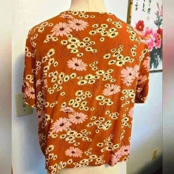 MADEWELL CROPPED WITH FRONT KNOT FLORAL TOP. SIZE LARGE. - Picture 3 of 6